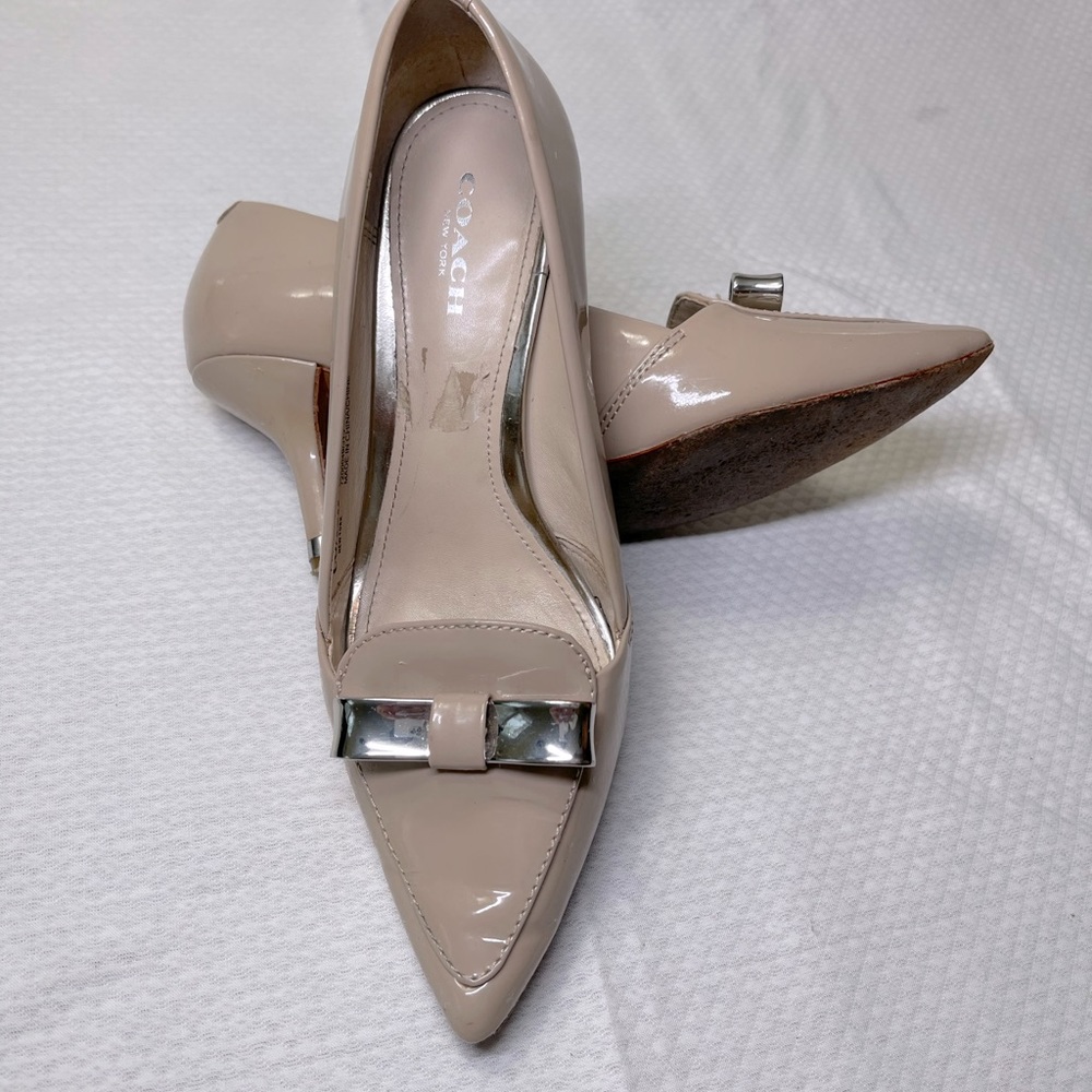 Coach Pumps